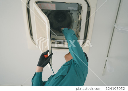 Electrical worker  124107052