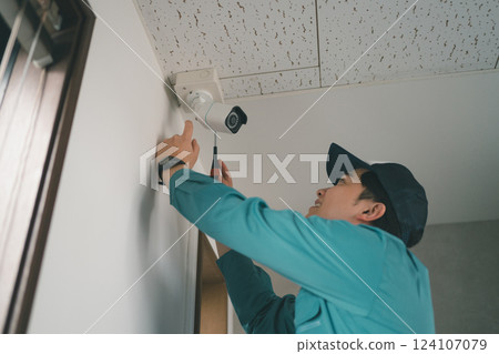Electrical worker  124107079