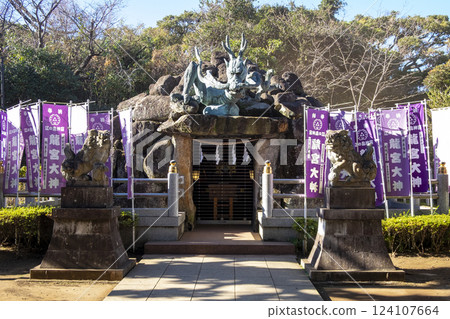 The popular power spot at Enoshima Shrine, "Wadatsuminoya" (Enoshima, Fujisawa City, Kanagawa Prefecture) 124107664