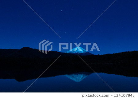 夜晚的富士山 22 124107943