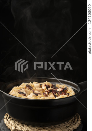剛煮好的熱氣騰騰的章魚飯 124108060