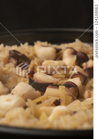 剛煮好的熱氣騰騰的章魚飯 124108063