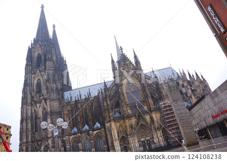 Overall view of Cologne Cathedral 124108238
