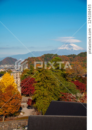 [Shizuoka Prefecture] World Heritage Site: Mt. Fuji with a cloud-cap over the Nirayama Reverberatory Furnace in Autumn 124108435