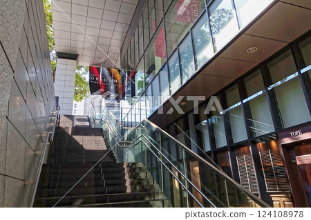 名古屋市立美術館 山崎真札克美術館 124108978