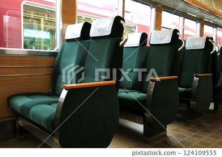 [阪急電車] 6300系列電車內部（嵐山線：桂站） 124109555