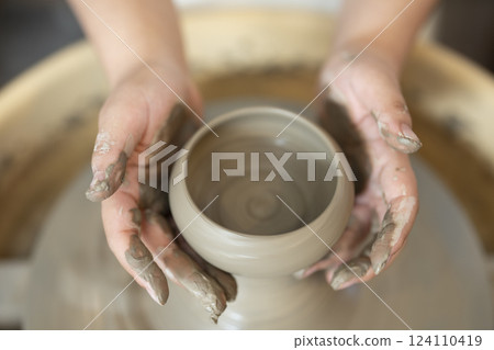 Children's pottery class Children's pottery class 124110419