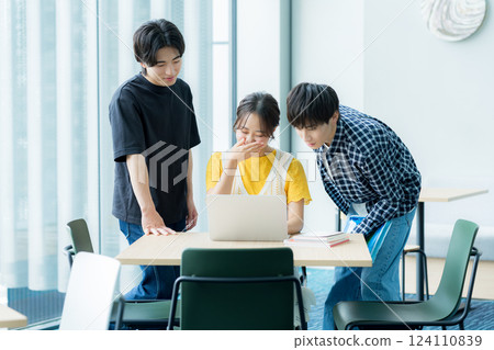 Students talking while looking at a computer 124110839