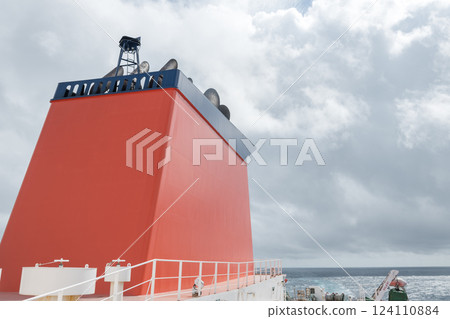 [Sunflower Furano funnel sailing off the coast of Tohoku] 124110884