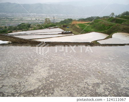 Obasute rice terraces in Chikuma City, Nagano Prefecture (Drowning) Obasute rice terraces in Chikuma City, Nagano Prefecture (Drowning) 124111067