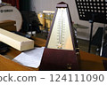 metronome 124111090