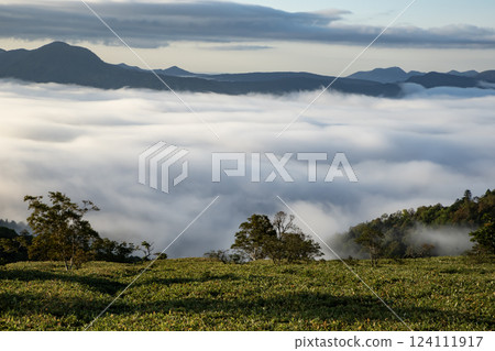 Lake Kussharo of the sea of clouds Lake Kussharo of the sea of clouds 124111917