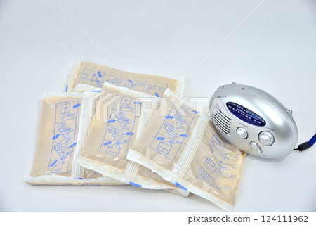 緊急移動廁所和收音機 124111962