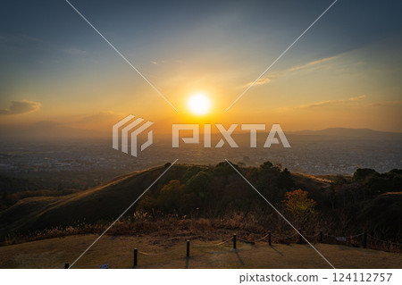 [Autumn] Nara Park - View from Mount Wakakusa [Evening view] 124112757