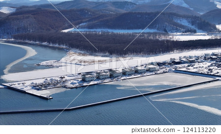 北海道佐呂間湖的流冰 2025年2月24日 鹹水湖網走流冰周圍的日落 124113220