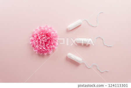 Active sperm cells swim to the flower like an egg on pink background with copy space. The concept of pregnancy, fertilization of the egg Active sperm cells swim to the flower like an egg on pink background with copy space. The concept of pregnancy, fertilization of the egg 124113301