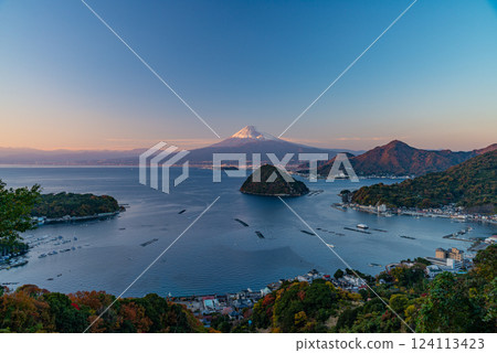 [Shizuoka Prefecture] Mt. Fuji seen across the sea of Uchiura, Numazu City 124113423