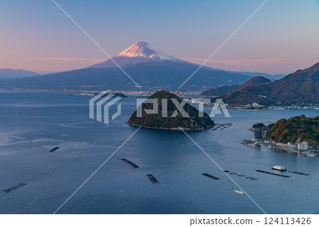 【靜岡縣】沼津市內浦海上的富士山 124113426