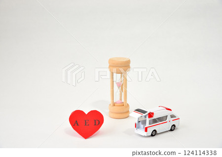 AED, hourglass, ambulance, time-sensitive image 124114338