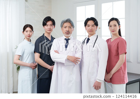 在醫院工作的醫生 在醫院工作的醫生 124114416