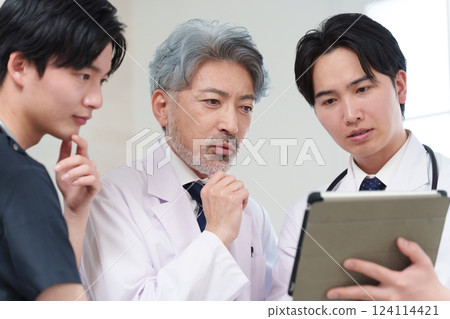 Doctors working in hospital Doctors working in hospital 124114421