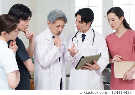 Doctors working in hospital Doctors working in hospital 124114422