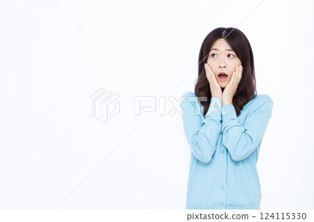 Pale woman 124115330