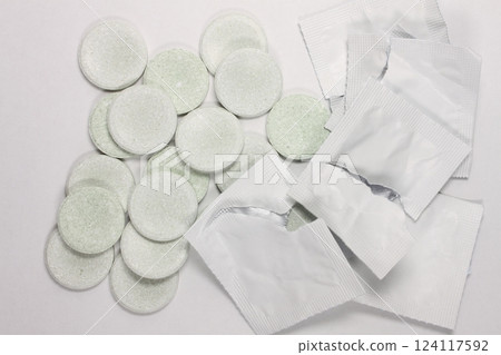 Denture cleaning tablets Denture cleaning tablets 124117592