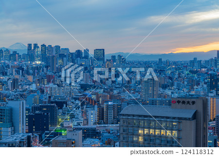 Tokyo Shinjuku city view, Mt.Fuji distant view, evening view Tokyo Shinjuku city view, Mt.Fuji distant view, evening view 124118312