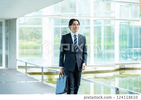 Businessman Businessman 124118610
