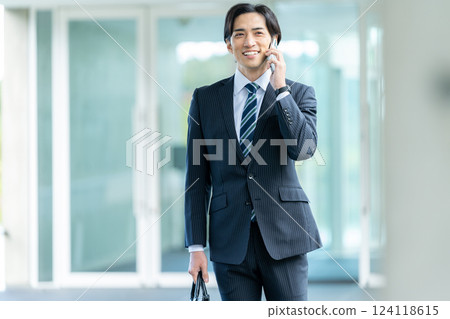 Businessman Businessman 124118615