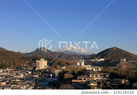 冬日早晨從伊豆長岡溫泉看到的富士山 124119158