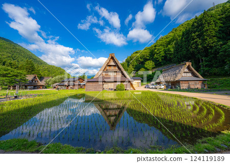 [World Heritage] Gokayama and Suganuma Gassho-style Village in early summer [Toyama Prefecture] 124119189