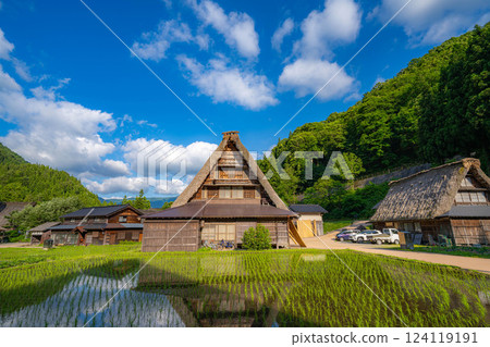 [World Heritage] Gokayama and Suganuma Gassho-style Village in early summer [Toyama Prefecture] 124119191