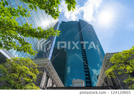 [Urban scenery] Buildings near Shinbashi, Tokyo in early summer [Tokyo] 124120601