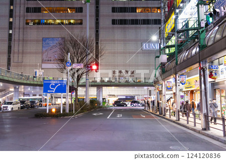 Kitasenju Station West Exit Plaza Tokyo 124120836