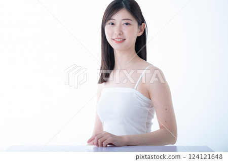 Women's beauty image 124121648
