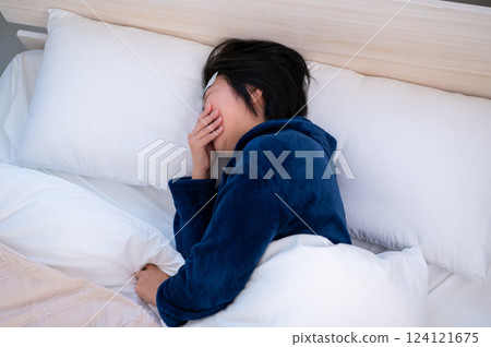 Woman who goes to bed with a cold Woman who goes to bed with a cold 124121675