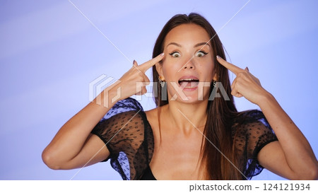 Beauty blogger demonstrating facial yoga for eyes  124121934