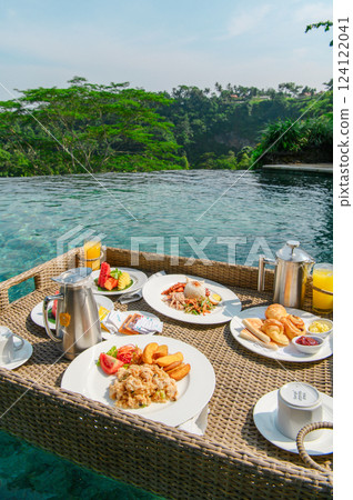 Floating Breakfast Bali 124122041