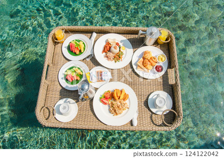 Floating Breakfast Bali 124122042