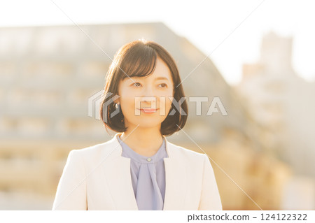 A middle-career woman taking a break on the roof 124122322