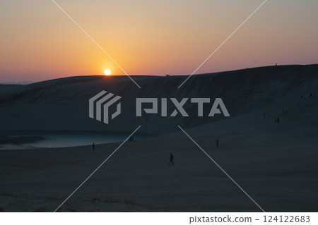 Sunset over the sand dunes (Tottori City) 124122683