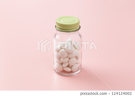 Pills on a pink background Pills on a pink background 124124002