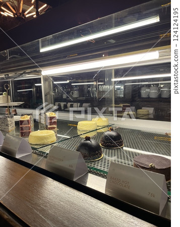 Luxury Fine Dining restaurant with vintage theme 124124195