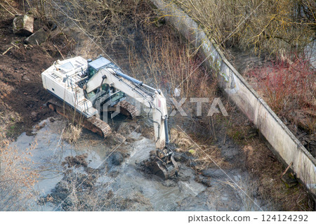 Repair of Main Water Pipeline Break 124124292