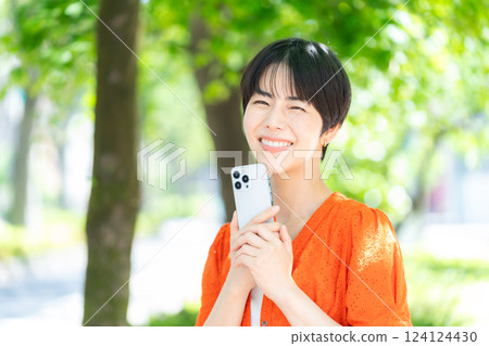 智能手機的女人 124124430