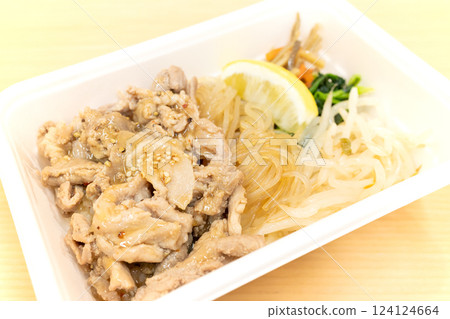 Delicious pork bulgogi bento 124124664