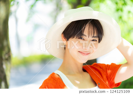A woman wearing a straw hat 124125109