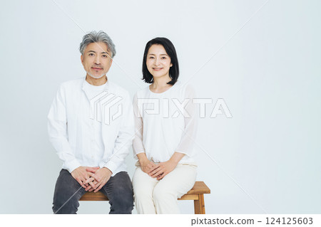 Senior/middle-aged couple photo Senior/middle-aged couple photo 124125603